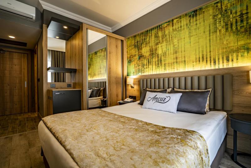 Standart Oda, Havuz Manzaralı, 